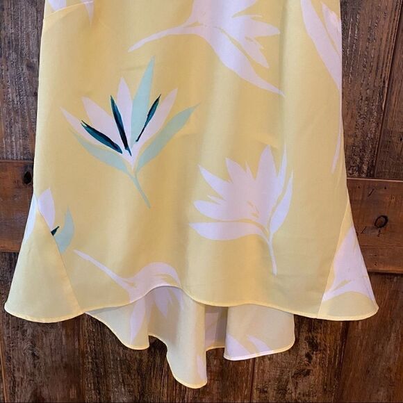 Ann Taylor SP Yellow Sleeveless Floral Lightweight Summer Peplum Hem Top - Picture 8 of 10